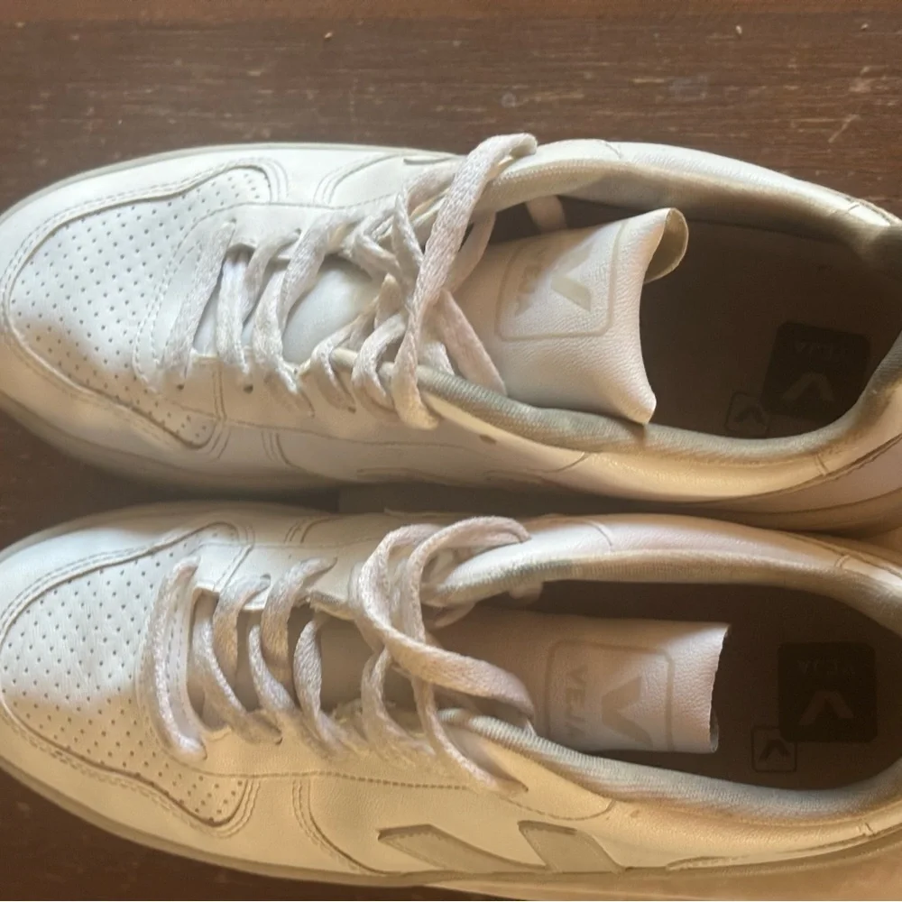 Veja White Sneakers | Size 9 - Picture 6 of 7